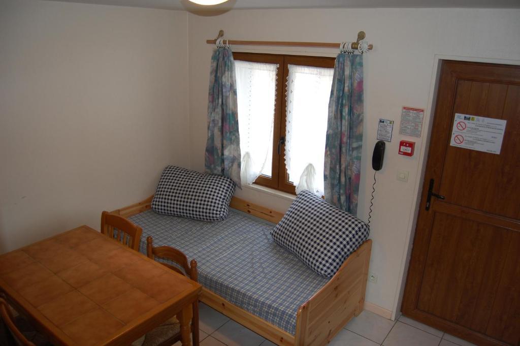 AUBERGE du BORD des EAUX - Demi-pension assurée sur réservation Saint-Amand-les-Eaux Habitación foto